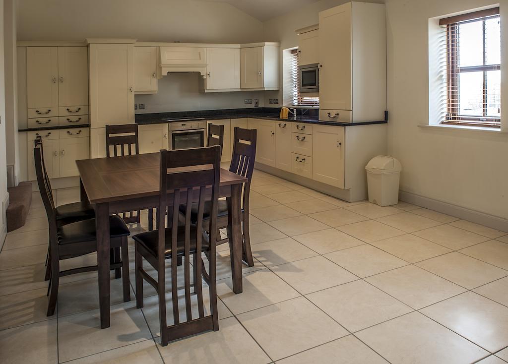 New Forest Estate Lodges Tyrrellspass Ruang foto