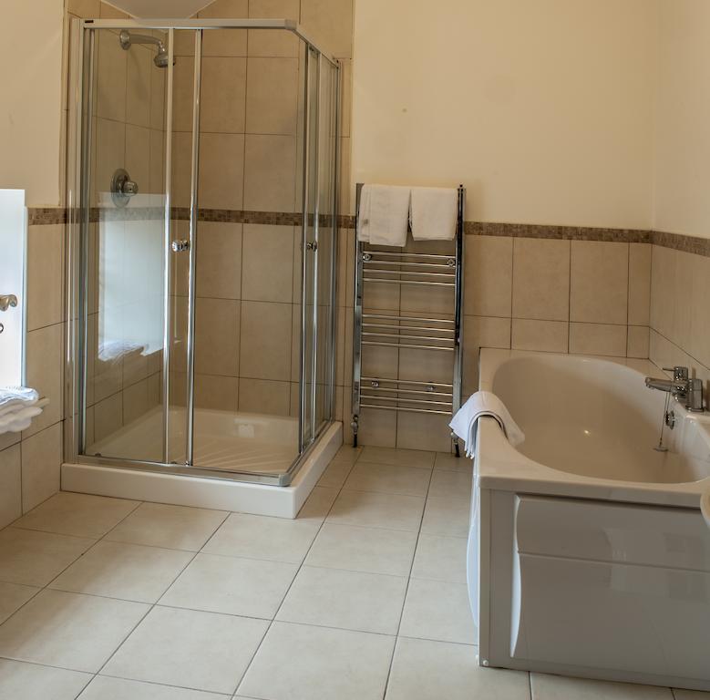 New Forest Estate Lodges Tyrrellspass Bagian luar foto