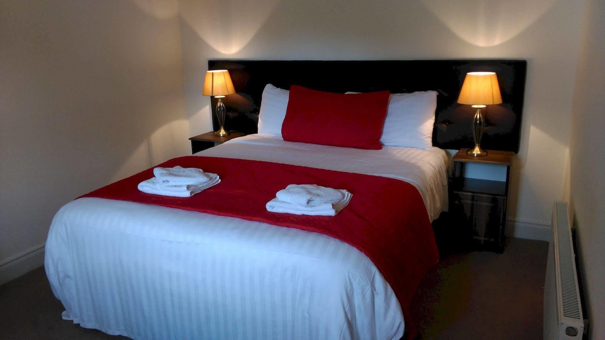 New Forest Estate Lodges Tyrrellspass Bagian luar foto