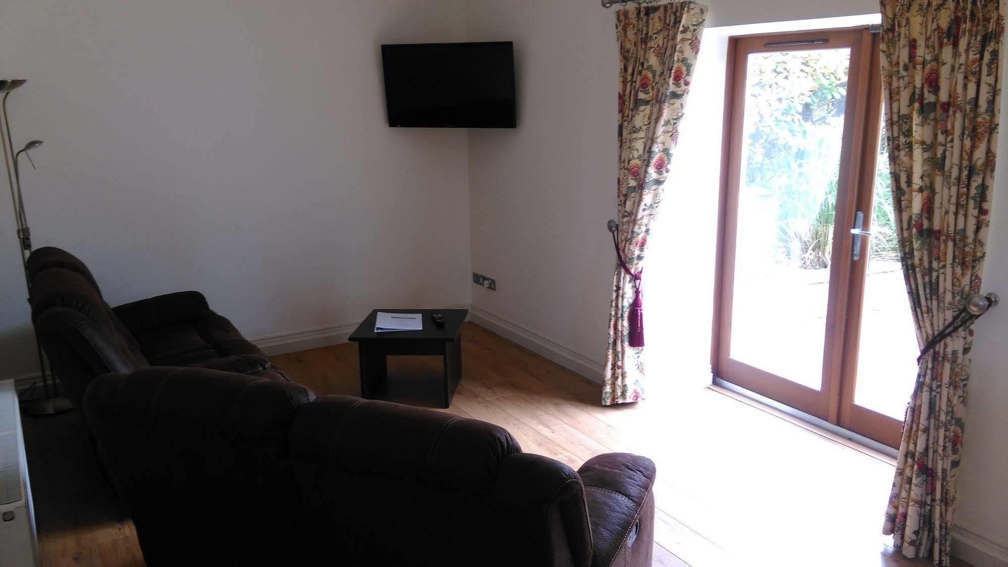 New Forest Estate Lodges Tyrrellspass Bagian luar foto