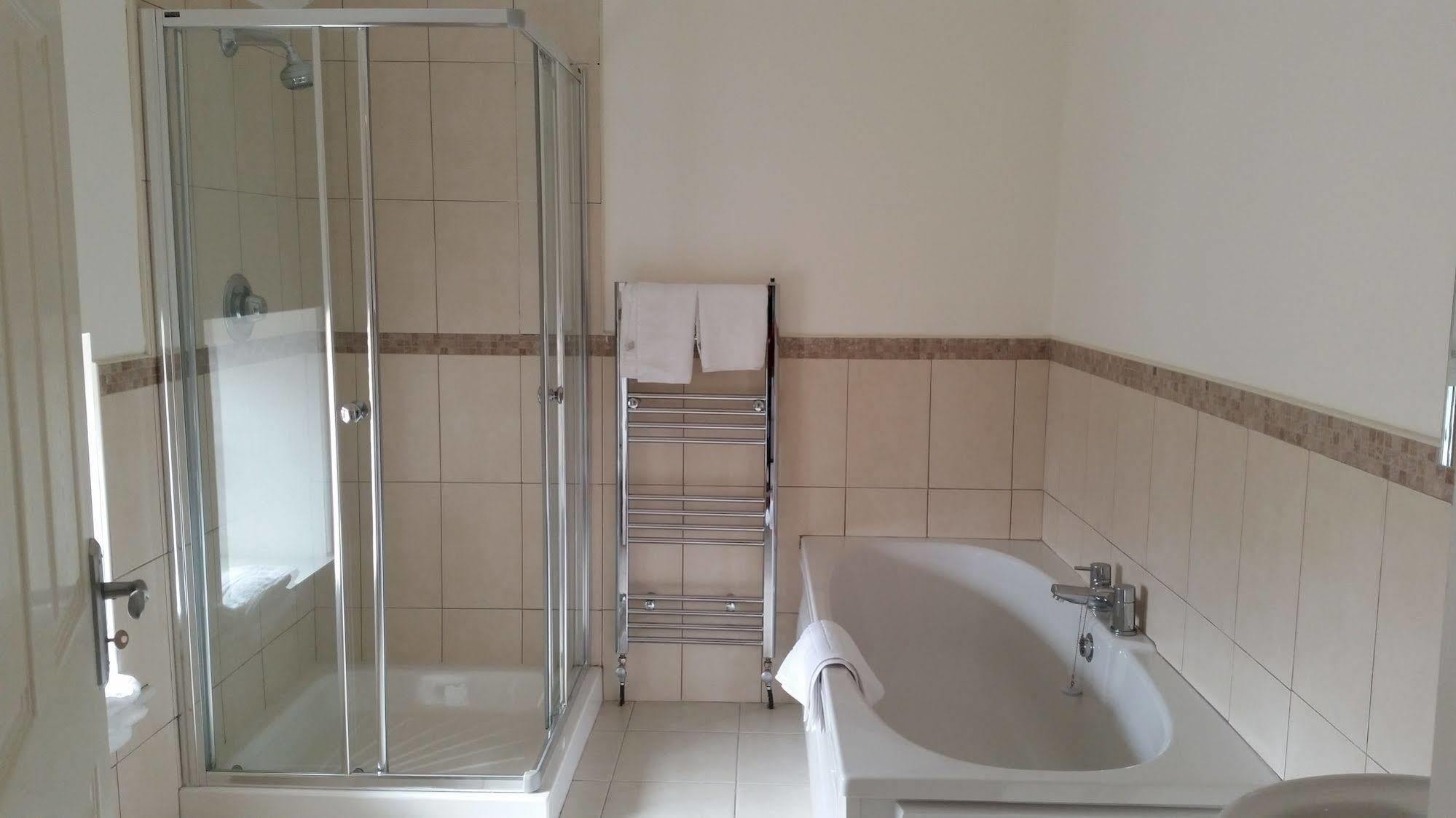New Forest Estate Lodges Tyrrellspass Bagian luar foto