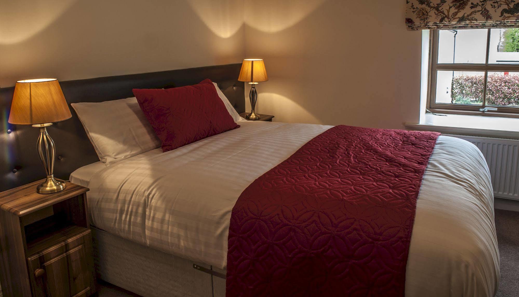 New Forest Estate Lodges Tyrrellspass Bagian luar foto