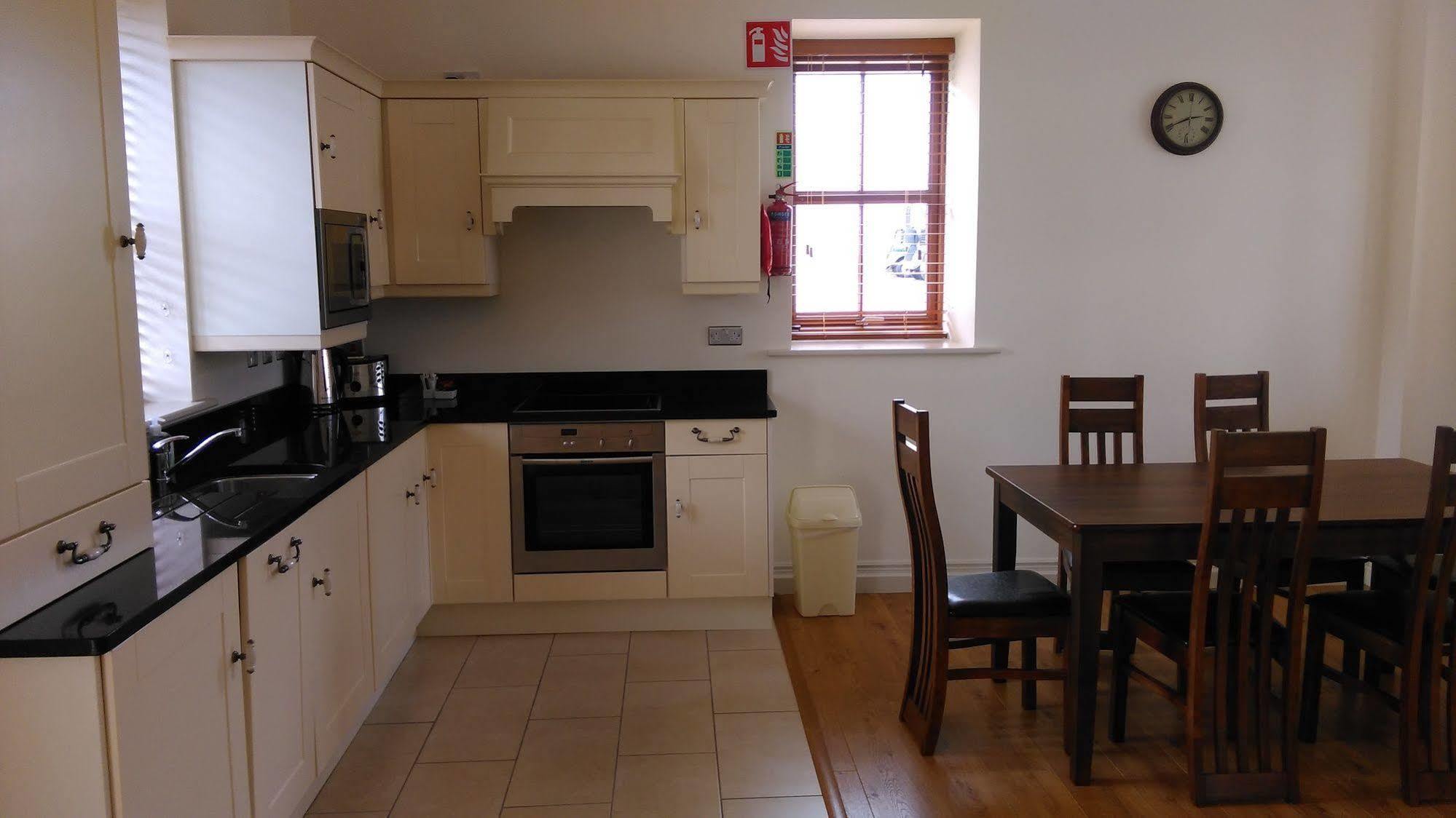 New Forest Estate Lodges Tyrrellspass Bagian luar foto