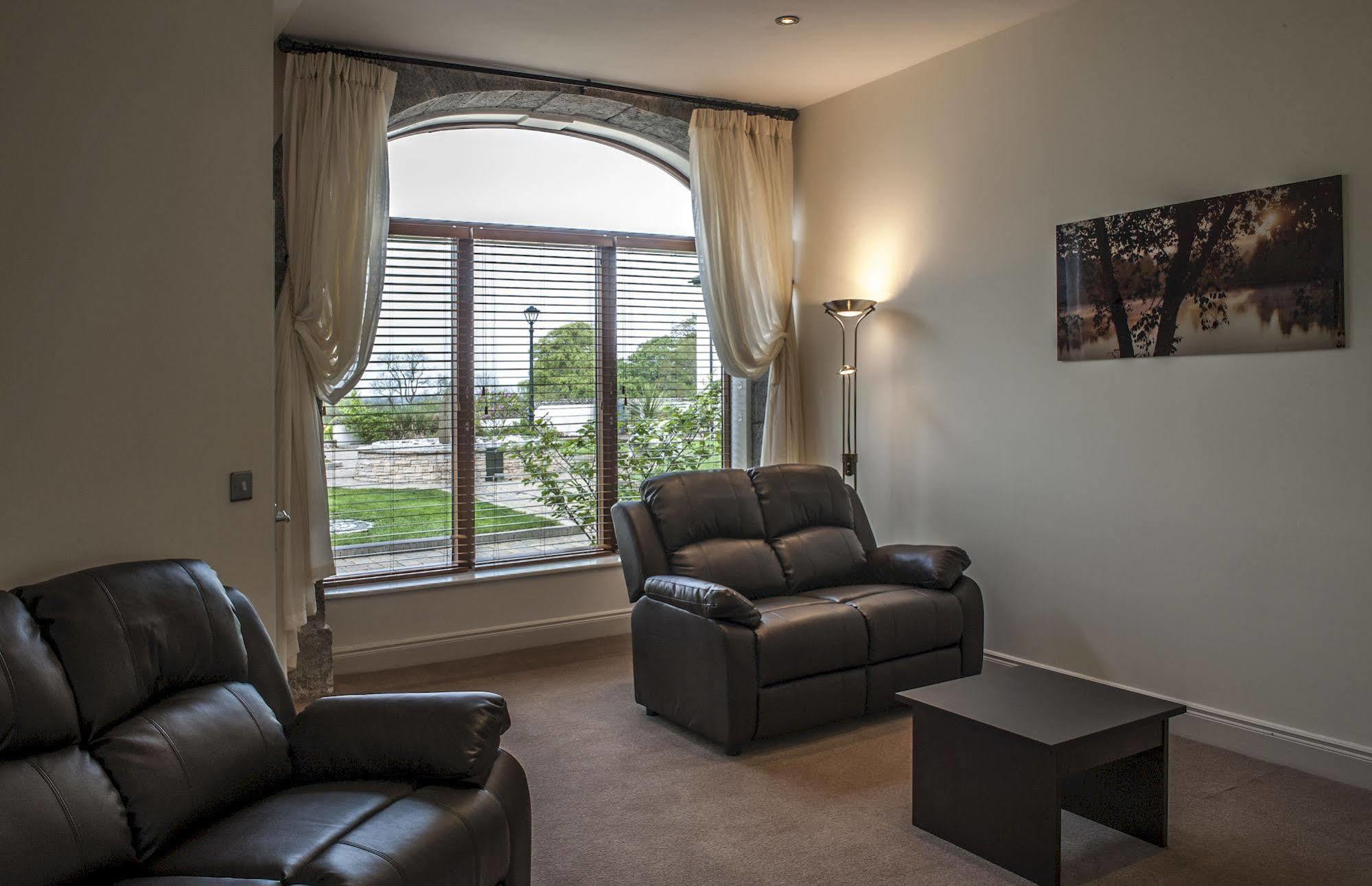 New Forest Estate Lodges Tyrrellspass Bagian luar foto